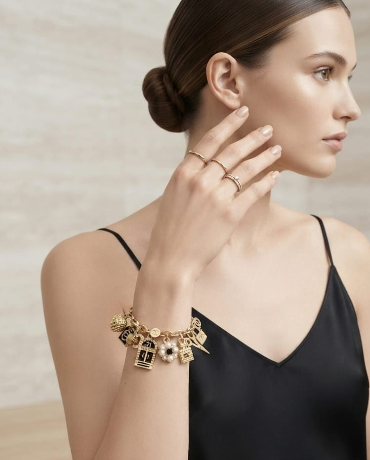 Bracciale Charm Rue Cambon in Finitura Dorata